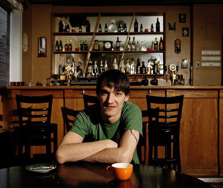 Skemmtistaðnum Kafka lokað. Nuno da Palma, rekstrarstjóri Kafka, kom að lokuðum dyrum þegar bóhemstaðnum Kafka var lokað eftir stuttan líftíma. Eigendur Santa Maria hafa tekið við keflinu og opna nýjan stað í dag. Fréttablaðið/Pjetur