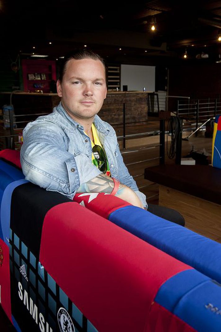 Nýir sportbarir Hallur Dan Johansen á Úrillu górillunni og Davíð Kristinsson á Glaumbar fagna nýju tímabili í enska boltanum. Fréttablaðið/HAG