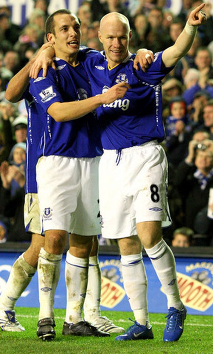Andrew Johnson fagnar sjötta marki Everton gegn Sunderland með Leon Osman.