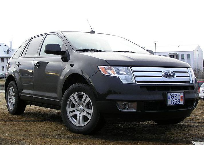 Ford Edge SEL Plus Jepplingur sem sker sig úr í umferðinni. Þessi er af 2007-árgerð, 263 hestöfl með 3,5 lítra bensínvél.Fréttablaðið/ÓKÁ