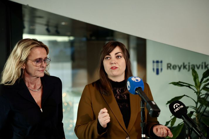 Dóra Björt tilkynnti vistaskipti sín á blaðamannafundi í Ráðhúsinu ásamt Heiðu Björgu Hilmisdóttur borgarstjóra.