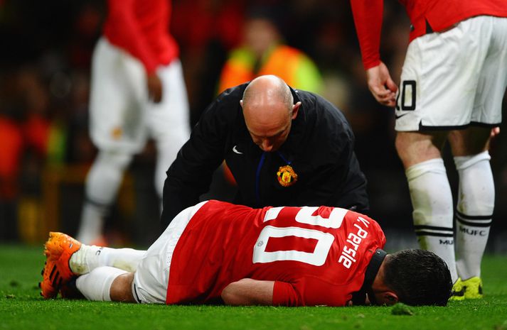 Robin van Persie efftir að hann meiddist á miðvikudaginn.