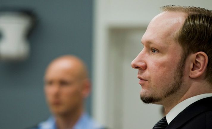 Anders Behring Breivik í réttarsal.