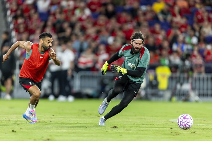Mohamed Salah og Alisson á æfingu.