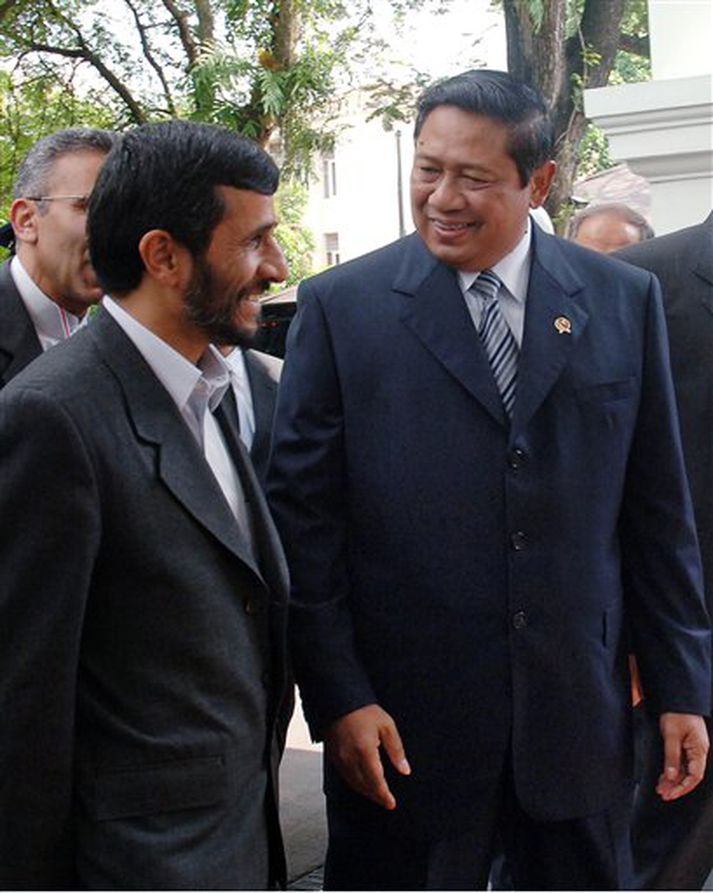 Mahmoud Ahmadinejad á spjalli við forsetaritarann í Íran.