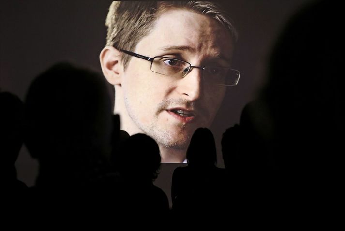 Edward Snowden að óbreyttur starfsmaður hefði verið saksóttur fyrir að meðhöndla upplýsingar með sama hætti.