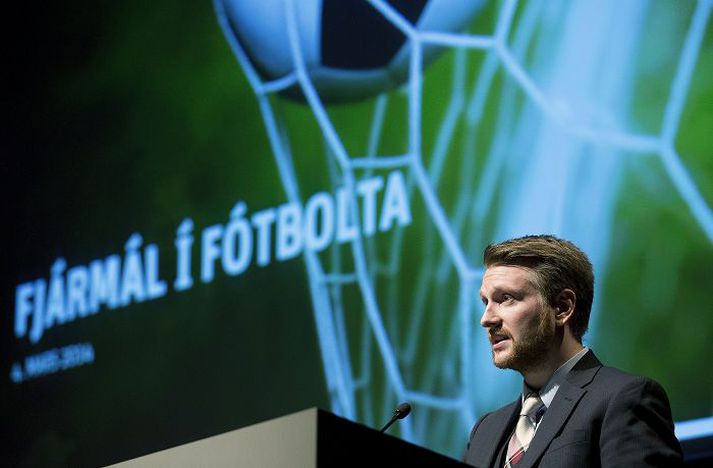 Björn Berg Gunnarsson, deildarstjóri hjá VÍB, var annar framsögumanna á fundi um fjármál í fótbolta í gær.