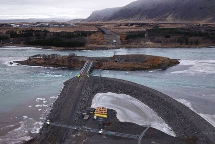 Flutningarnir standa yfir, með hléum, til 15. apríl.