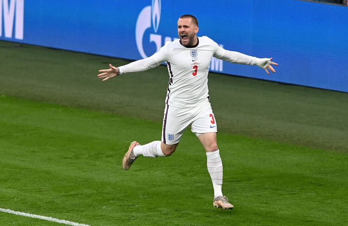 Luke Shaw var rifbeinsbrotinn er hann kom Englandi yfir í úrslitaleik EM.