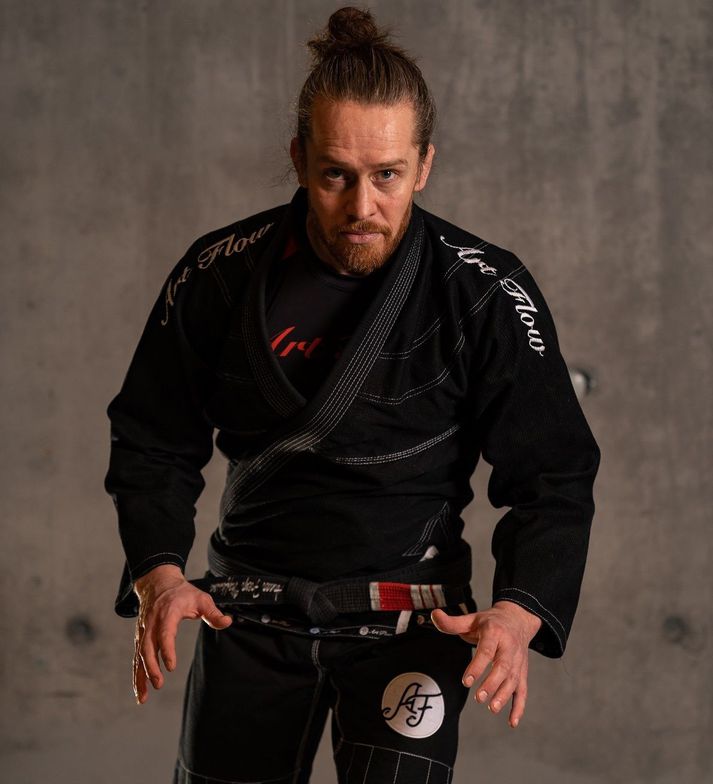 Arnar Freyr Vigfússon er annar yfirþjálfara í splunkunýjum MMA bardagaklúbbi sem fer í gang í lok janúar í World Class.