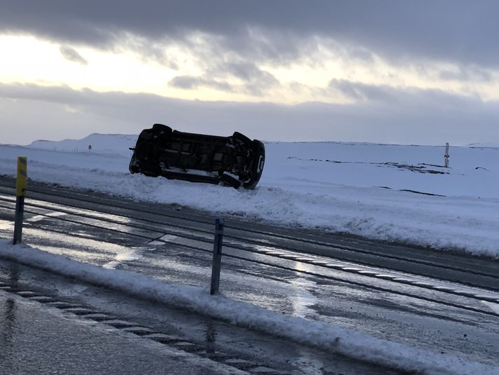 Engin slasaðist í þessari veltu.