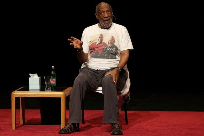 Cosby hefur undanfarna mánuði neitað ásökunum tuga kvenna um að hafa nauðgað þeim.