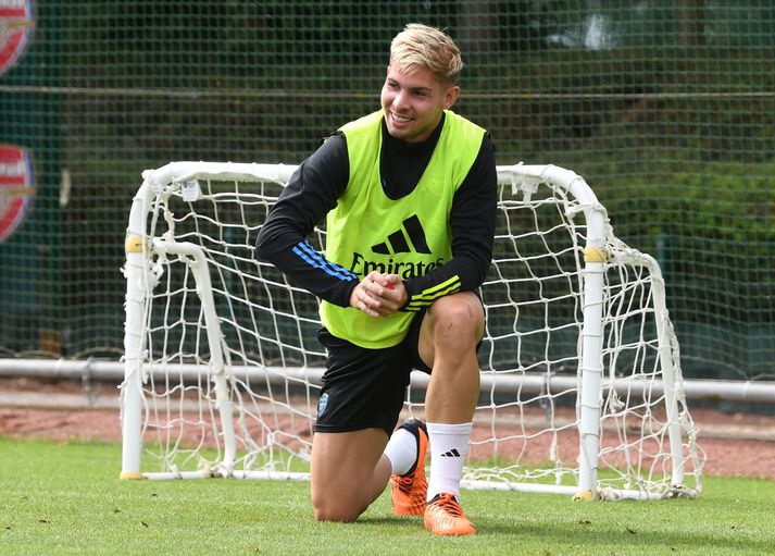 Emile Smith Rowe er staddur í æfingaferð með Arsenal eins og er en verður fljótlega leikmaður Fulham. 