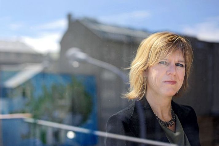 Engin ástæða er til þess að forðast ferðalög um gossvæðið í sumar, segir Ólöf Ýrr. Þvert á móti er samspil ösku og íss áhrifaríkt og fallegt. Þá er um að gera að hjálpa þeim fyrirtækjum á svæðinu sem urðu fyrir búsifjum vegna gossins. fréttablaðið/valli