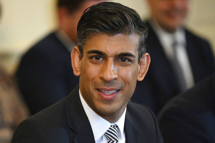 Rishi Sunak fyrrverandi fjármálaráðherra býður sig formlega fram til leiðtoga Íhaldsflokksins.