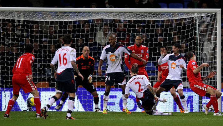 Grétar Rafn Steinsson skorar hér mark gegn Liverpool í 3-1 sigri Bolton um helgina.