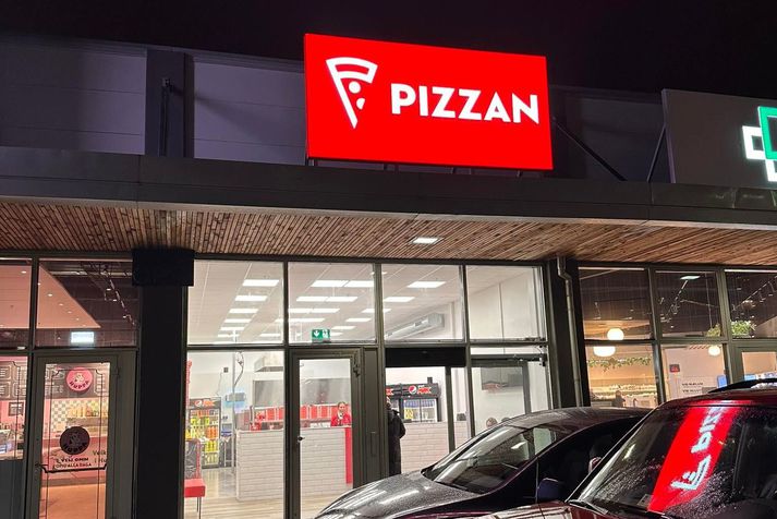 Pizzan opnaði nýtt útibú í Mosfellsbæ í síðasta mánuði. Opnunin gekk ekki áfallalaust fyrir sig. 