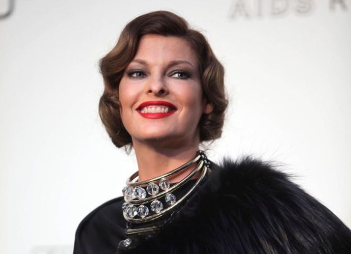 Apple+ mun á næstunni frumsýna þáttaröð um upphaflegu ofurfyrirsæturnar; Evangelistu, Naomi Campell, Cindy Crawford og Christy Turlington.