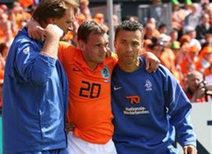 Sneijder leiddur útaf í leiknum gegn Ástralíu