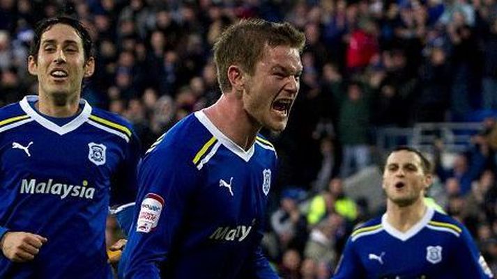 Aron Einar Gunnarsson fagnar einu af mörkum sínum með Cardiff City á þessu tímabili sem er hans fyrsta í Wales.