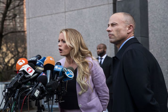 Michael Avenatti ásamt umbjóðanda sínum, Stormy Daniels.