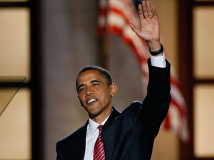 Obama var hylltur af mörg þúsund Bandaríkjamönnum í gær. Mynd/ AFP.