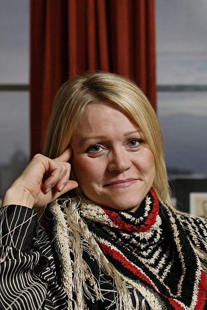 Katrín Júlíusdóttir segist ætla að gera allt sem hún geti fyrir Ridley Scott og Charlize Theron og er mjög ánægð með að kvikmyndagerðarmaðurinn ætli að taka upp hluta af stórmynd sinni Prometheus hér á landi. Útkoman geti haft jákvæð áhrif á kynningu á Íslandi.