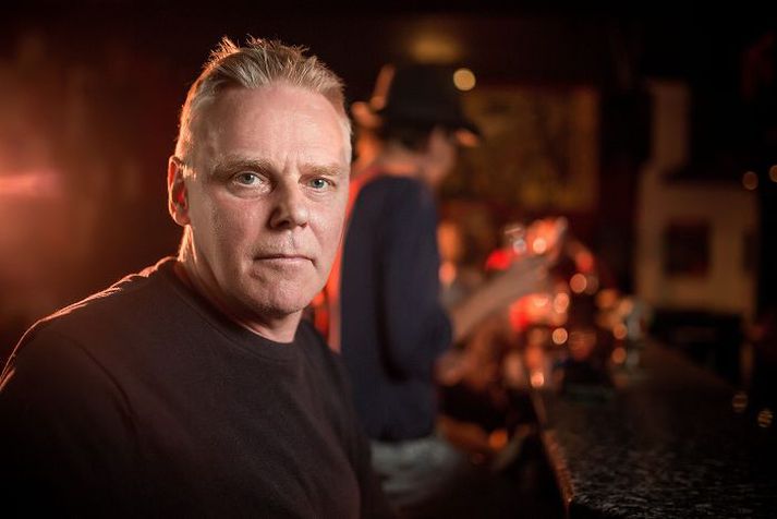 Tómas er tónlistarstjóri á litlum bar sem heitir Ob-la-dí en þar eru tónleikar allar helgar. Þessa helgina verður hins vegar troðið upp í Eyjum og í Húsdýragarðinum.