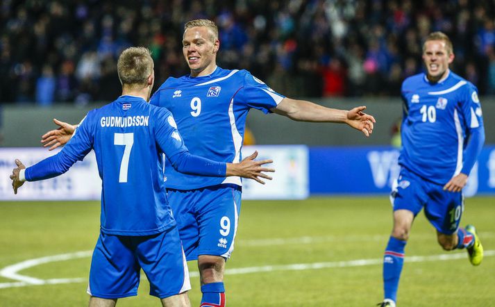 Jóhann Berg Guðmundsson, Kolbeinn Sigþórsson og Gylfi Þór Sigurðsson fagna marki í leik með Íslandi.