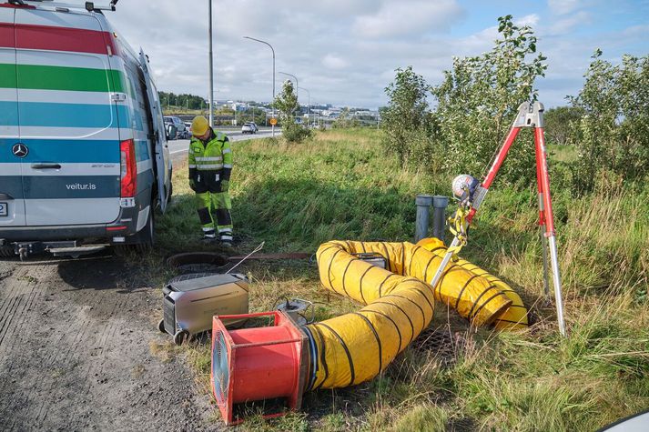 Heitavatnslögn fór í sundur við Vesturlandsveg.