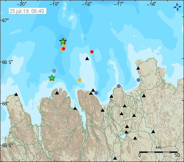 Stóru skjálftarnir við Grímsey og Siglufjörð eru stjörnumerktir á korti veðurstofunnar.