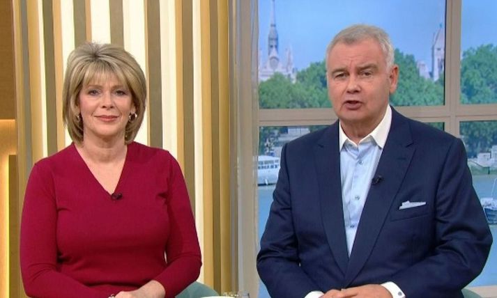 Ruth Langsford og Eamonn Holmes í myndveri This Morning á ITV.