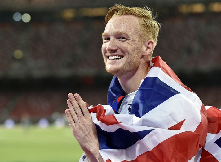 Greg Rutherford fagnar hér sigri.