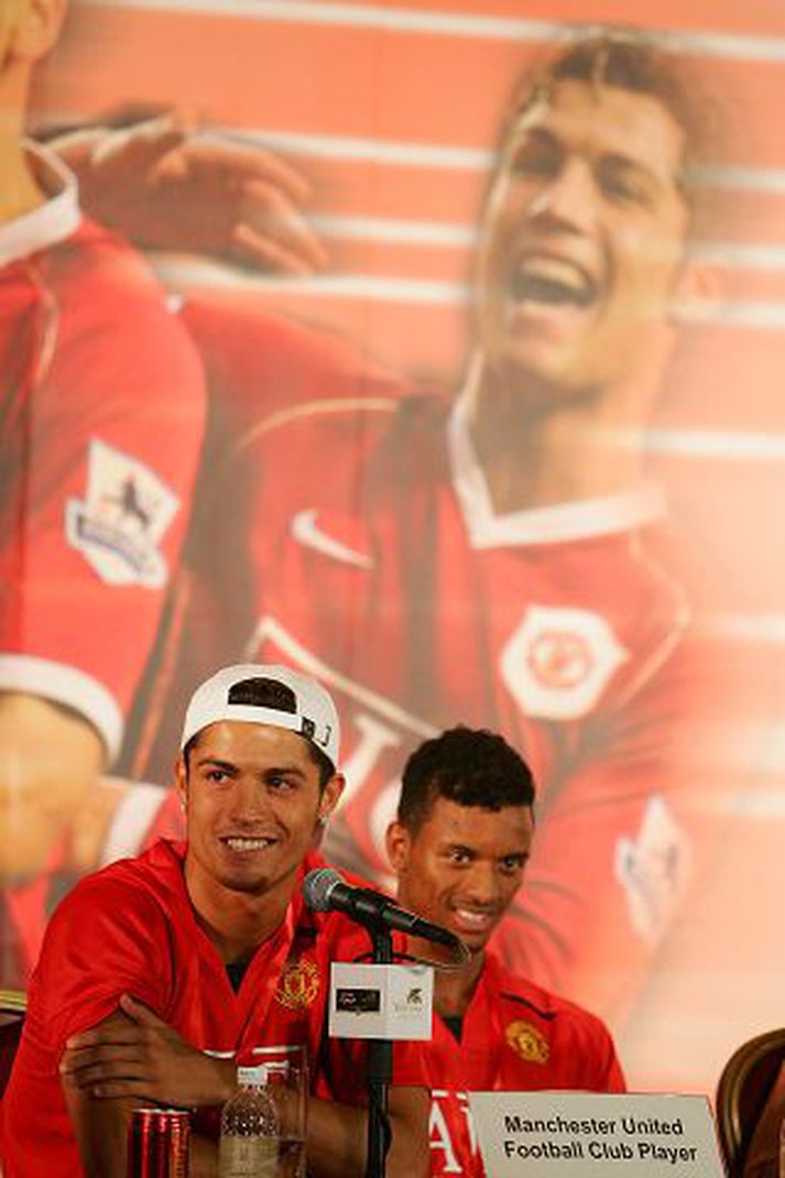 Ronaldo keypti fimm vændiskonur fyrir sig og félaga sína, þar á meðal Nani sem situr hér við hlið hans.