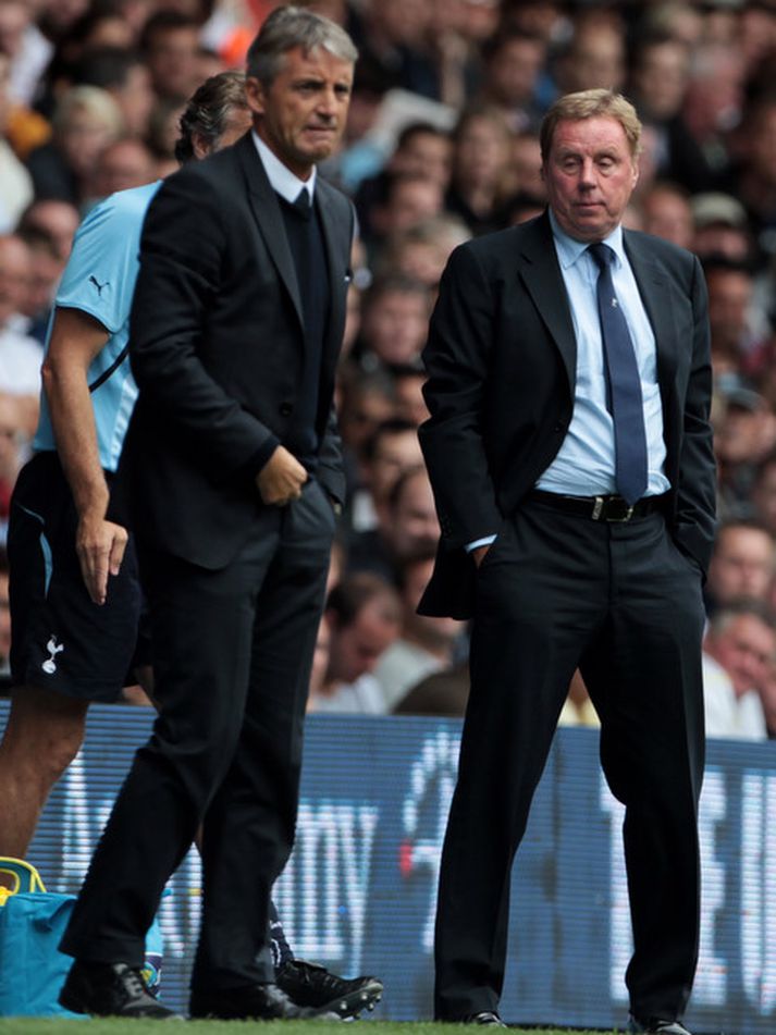 Stjórarnir Harry Redknapp og Roberto Mancini fylgjast með leiknum í dag.