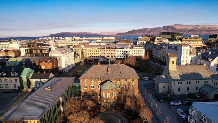 Austurvöllur í Reykjavík. Búast má við kólnandi veðri næstu daga.