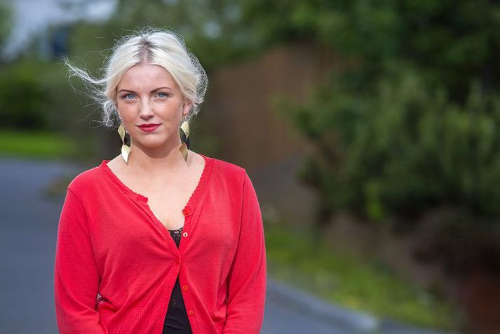 Hólmfríður Ólafsdóttir, betur þekkt sem Hófí syngur lagið It Has To Be You, sem Pétur Jónsson samdi upphaflega fyrir auglýsingu. Lagið hefur fengið mikla athygli.