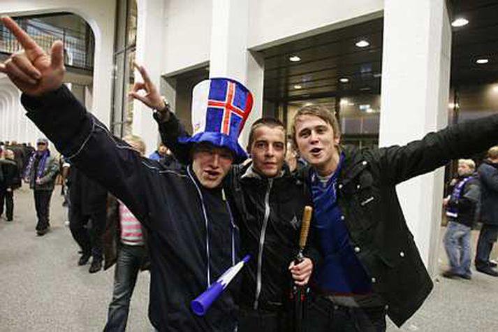 Nokkrir kátir stuðningsmenn Íslands á leiknum gegn Spáni í síðasta mánuði.