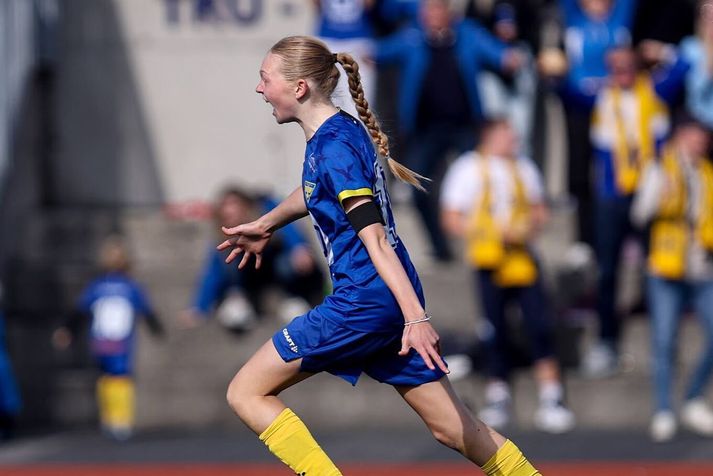 Rebekka Sif fagnar.