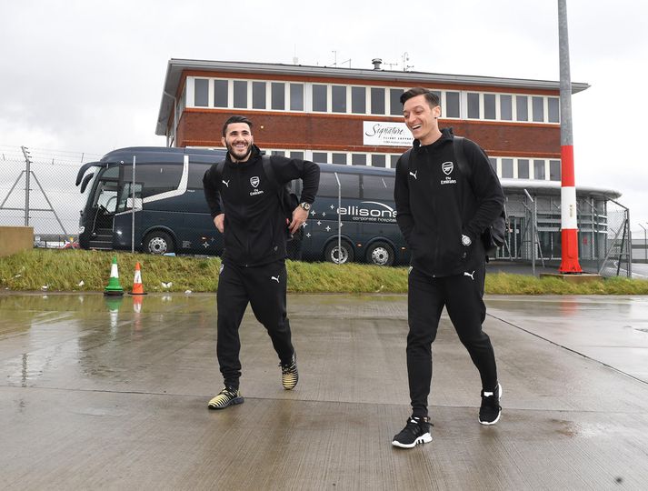 Sead Kolasinac og Mesut Özil eru orðnir skotspónn gengja í Norður-London.