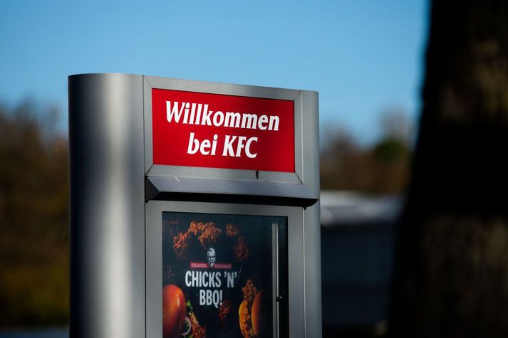 KFC í Þýskalandi segir að skilaboðin megi rekja til villu í kerfi þeirra.
