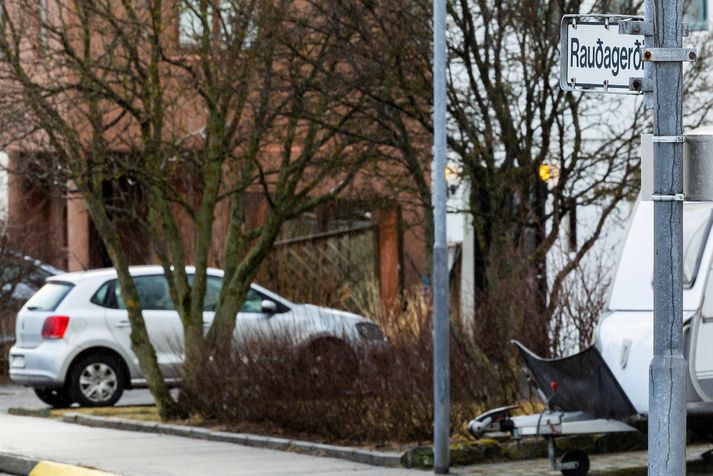 Lögregla vill ekki tjá sig um það hvort morðvopnið er fundið.