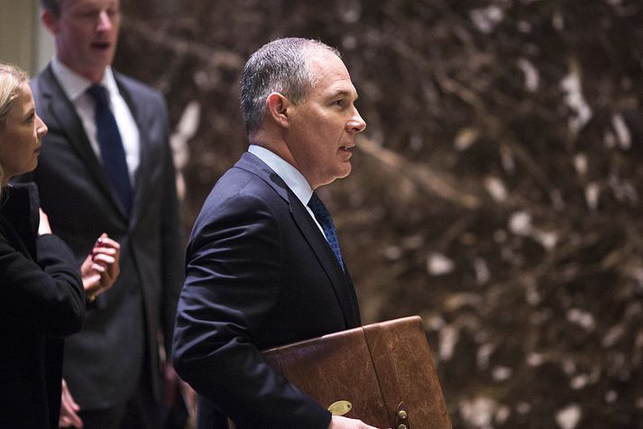 Scott Pruitt í Trump Tower í gær.