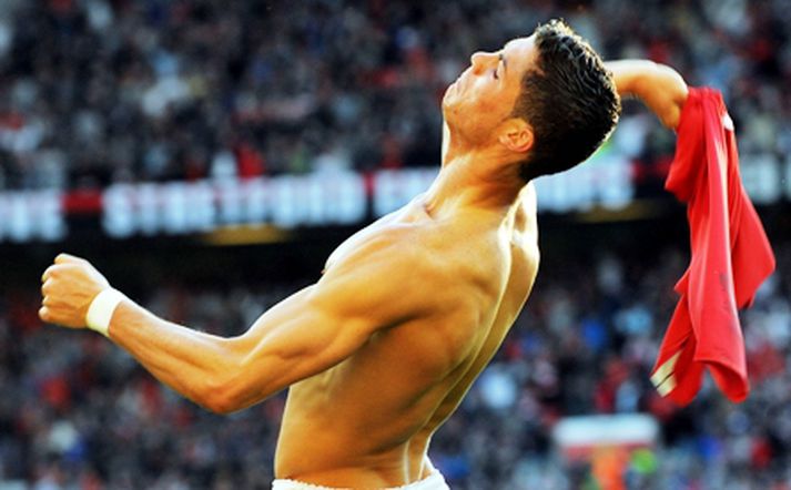 Cristiano Ronaldo reif sig úr treyjunni þegar hann fagnaði um helgina