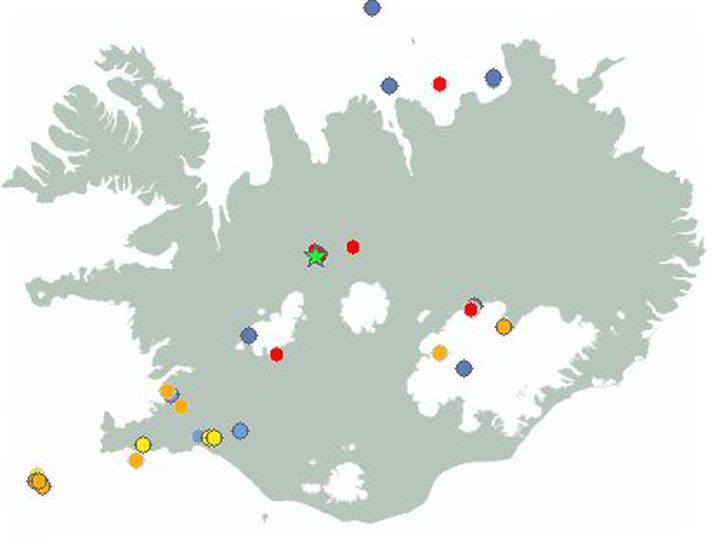 Kortið sýnir skjálftana frá því í gær. Stjarnan sýnir skjálftana undir Blöndulóni.