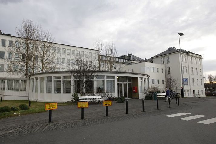 Eftir langvarandi niðurskurð er lyflækningasvið Landspítala svo illa statt að það getur ekki risið undir hlutverki sínu að sögn yfirlækna og prófessora á sjúkrahúsinu. 