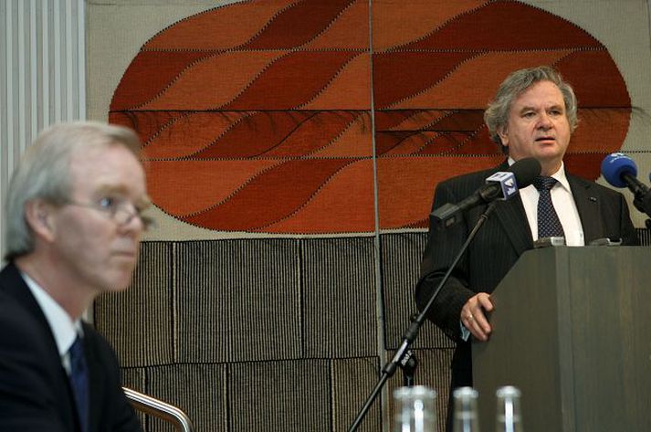 Á kynningu Seðlabankans í Gær Ingimundur Friðriksson seðlabankastjóri og Davíð Oddsson, formaður bankastjórnar Seðlabankans, kynntu í gær samkomulag þar sem norrænir seðlabankar heita því að lána allt að 500 milljónir evra hver, fari Seðlabankinn hér fram á það. 