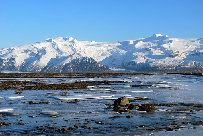 Öræfajökull minnir á sig þessa dagana en hann næst stærsta virka eldfjall Evrópu á eftir Etnu á Sikiley.