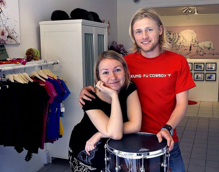 Leggja upp laupana Gísli og Heiða Dóra slá tvær flugur í einu höggi og sameina lokunar- og opnunarteiti í versluninni Sexy Grandma.
fréttablaðið/gva