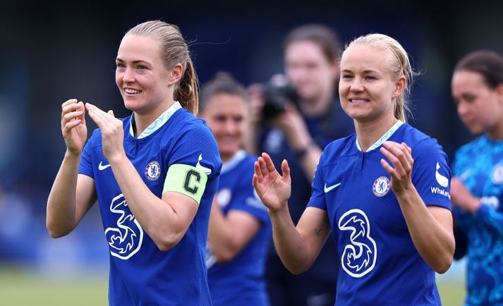 Magdelena Eriksson og Pernille Harder hafa verið afskaplega sigursælar með Chelsea en halda nú til Þýskalands.